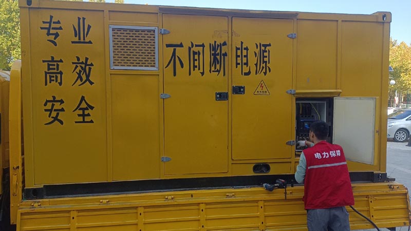 城子河柴油发电机组和UPS电源配合使用时，如何避免切换过程中的电力中断？